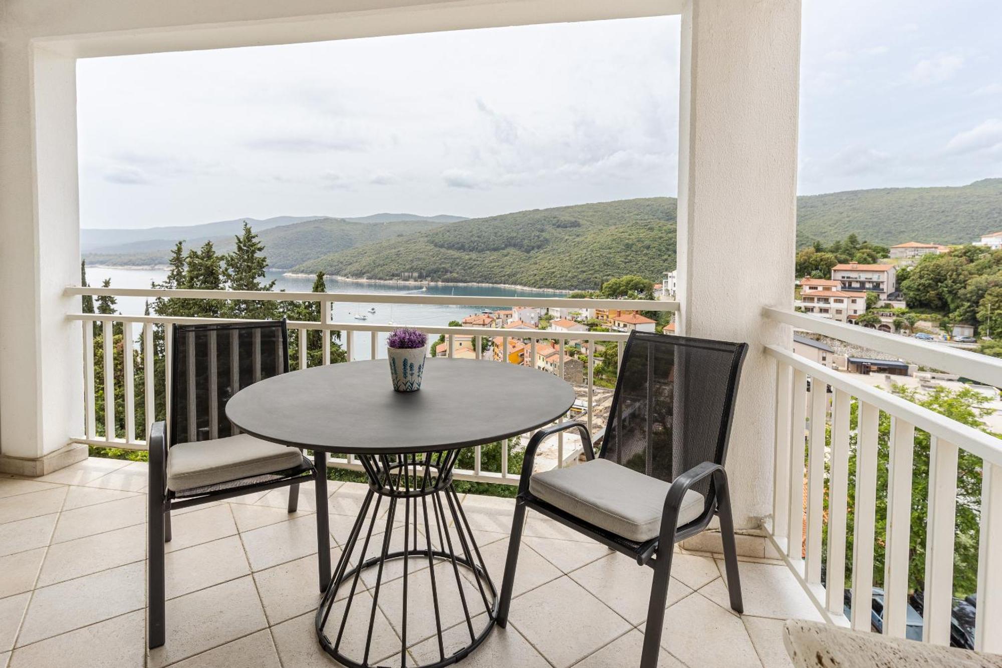 Apartments Sea View Рабац Экстерьер фото